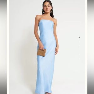 This dress is in perfect condition. material shines and it’s really incredible